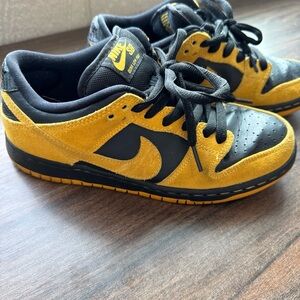 Nike SB Dunk Low Pro University Gold/Black Mens 6 pre-owned no box